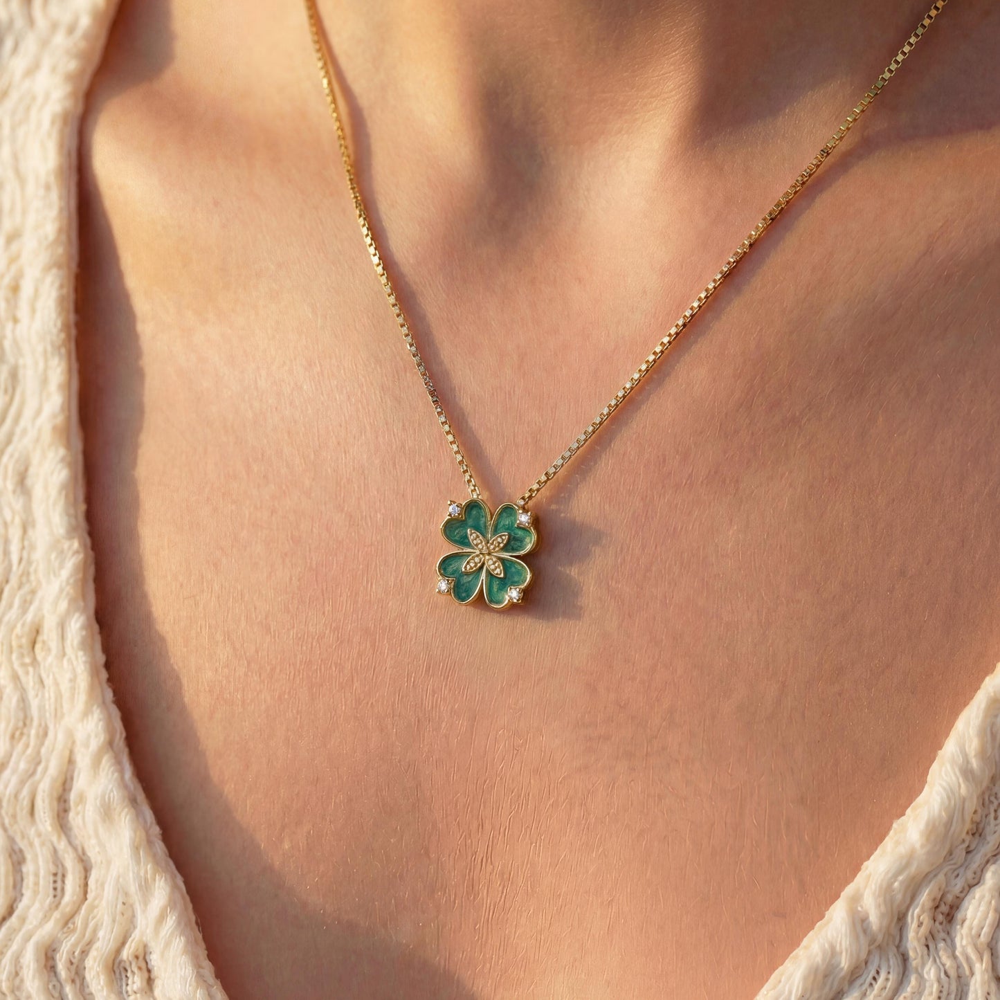 Green Clover Necklace, Four Leaf Clover Pendant, Lucky Charm Jewelry, St Patricks Day Gift, Mothers Day Gift for Mom, Floral Choker