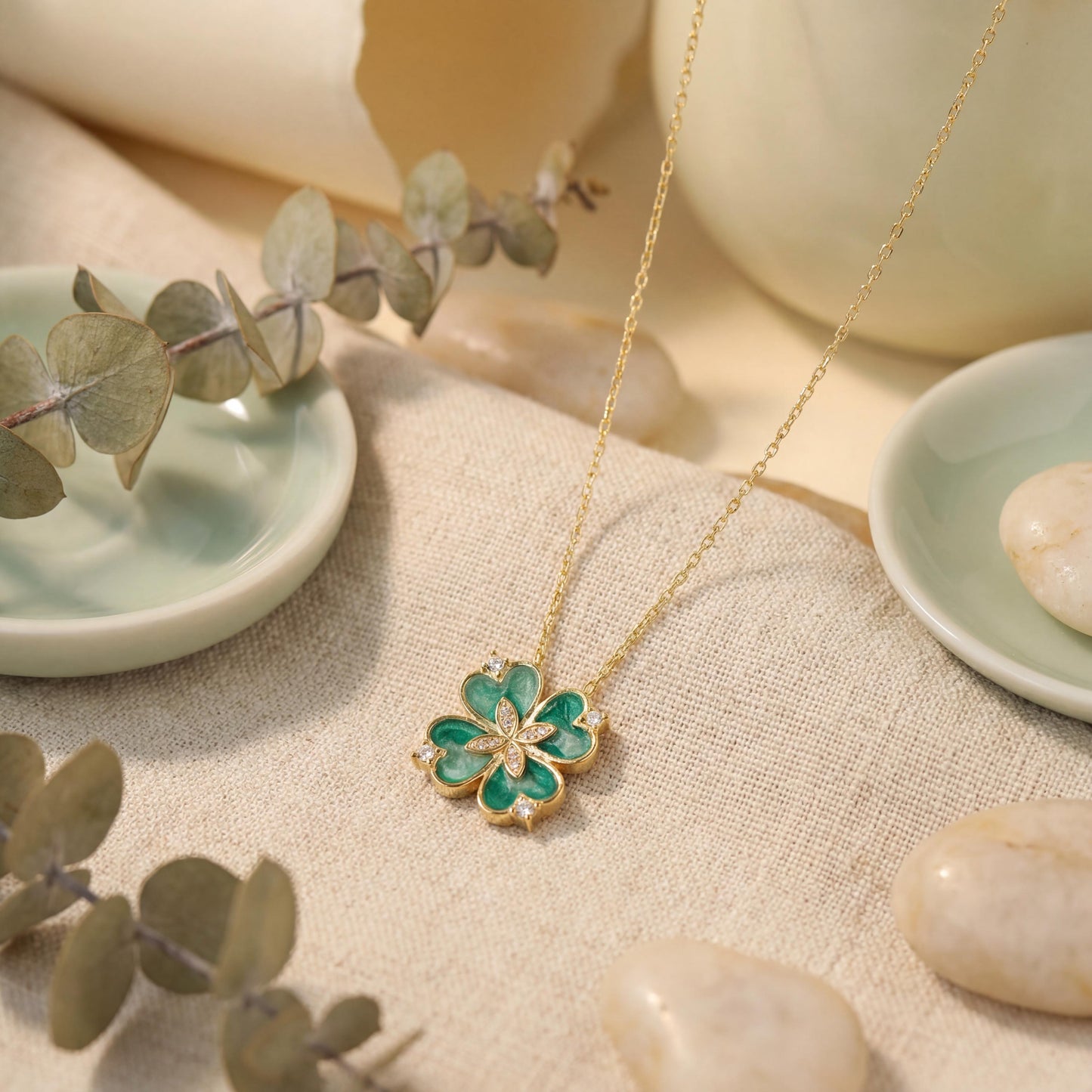 Green Clover Necklace, Four Leaf Clover Pendant, Lucky Charm Jewelry, St Patricks Day Gift, Mothers Day Gift for Mom, Floral Choker