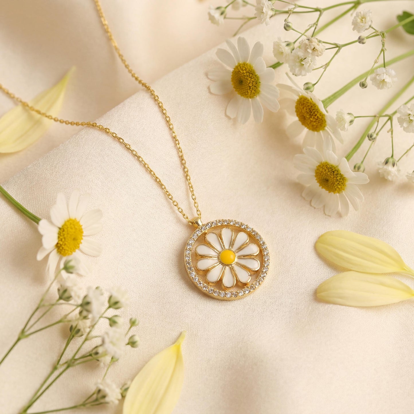 Daisy Necklace, Flower Pendant, 14K Gold Plated, April Birth Flower, Floral Jewelry, Minimalist Chain, Mothers Day Gift, Valentines Gift