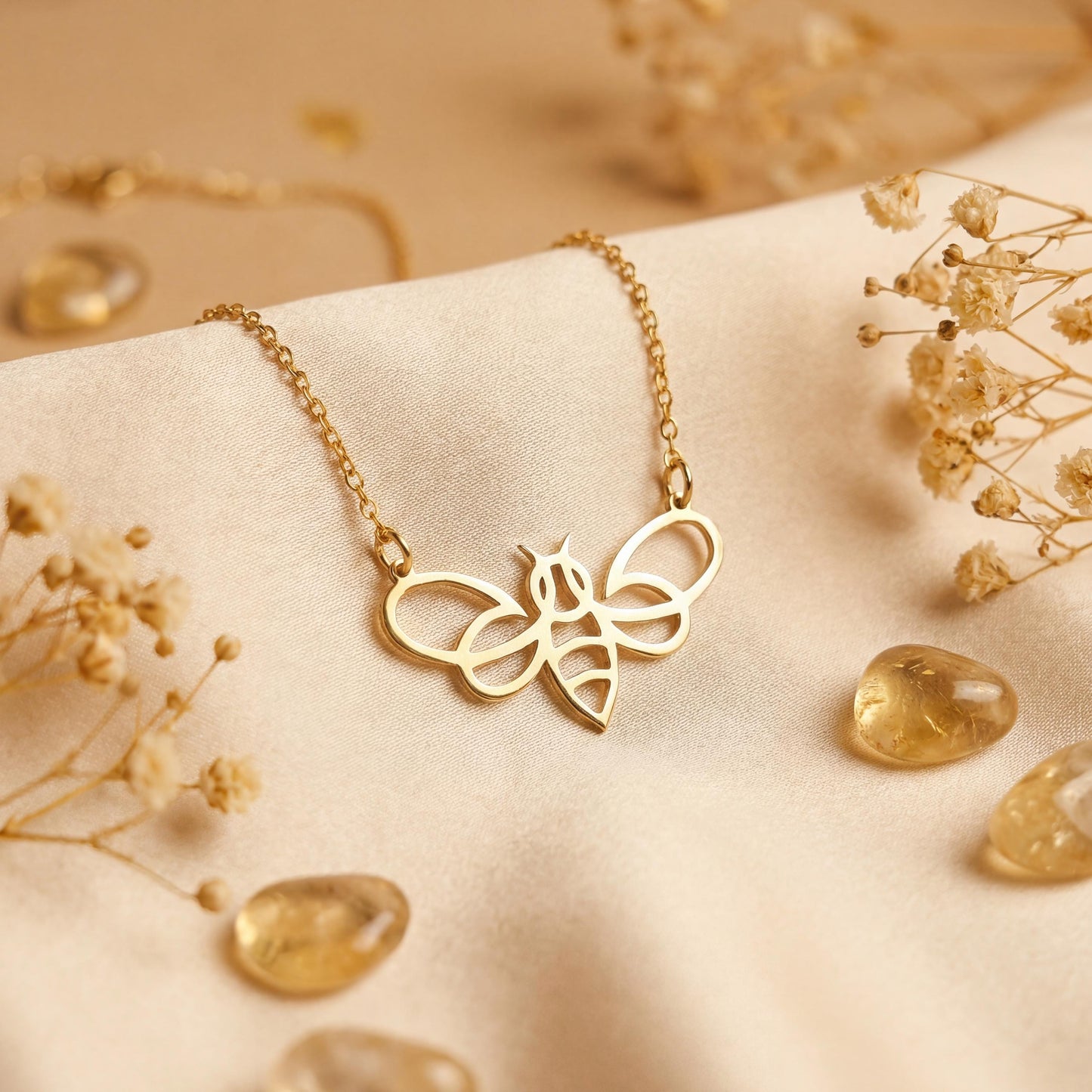 Bumble Bee Necklace, Dainty Bee Pendant, Minimalist Jewelry, Mothers Day Gift, Nature Lover Gift, Honey Bee Choker