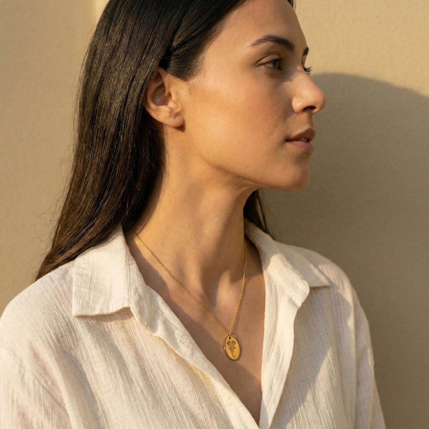 Birth Flower Necklace, Personalized Mom Gift, Gold Coin Pendant, Custom Floral Jewelry, Mother's Day Gift, Minimalist Rose Pendant